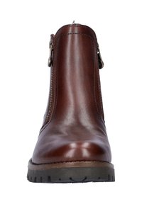 Bruine leren enkellaars met een gladde textuur, zijrits, afgeronde neus en een rubberen zool met een diep profiel voor grip.