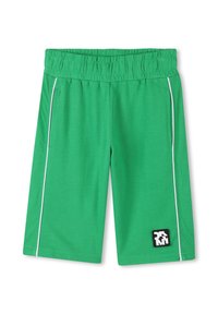Shorts de sport verts en tissu léger. Dotés d'une taille élastique, de bandes blanches sur les côtés et d'un logo carré brodé sur le devant.