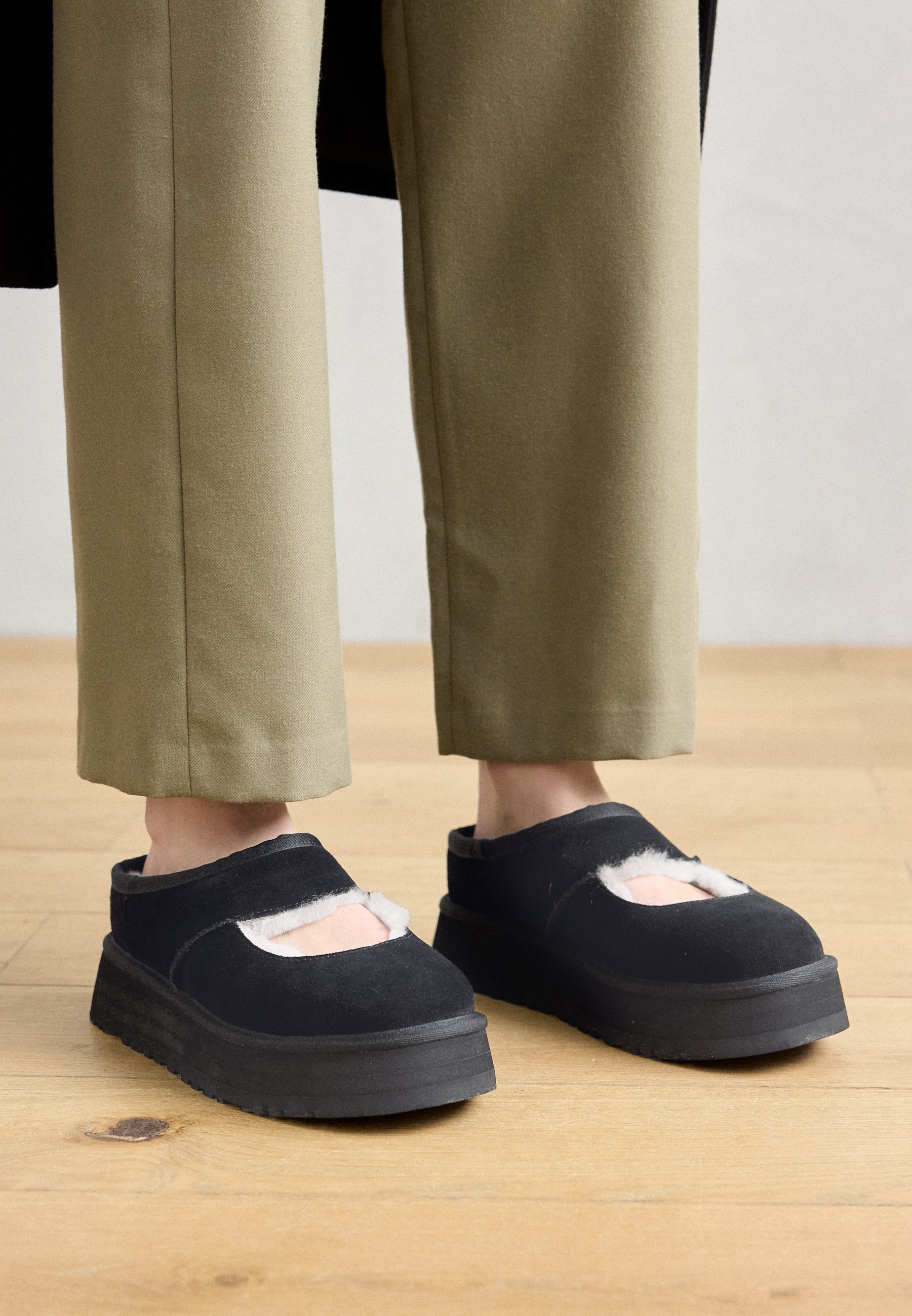 UGG BEA MARY JANE - Klapki płaskie/czarny - Zalando.pl