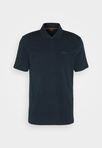 Polo noir à manches courtes avec deux boutons, col et logo "BOSS" discret sur la poitrine.