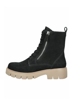 Bottines en daim noir à lacets avec fermeture éclair sur le côté et semelle en caoutchouc épaisse beige, présentant une languette au talon.