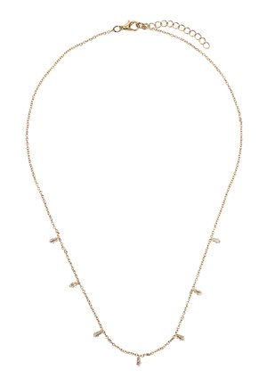 Delikatny złoty naszyjnik z łańcuszkiem, ozdobiony siedmioma małymi, przejrzystymi zawieszkami w kształcie kropli rozmieszczonymi równomiernie na łańcuszku oraz regulowanym zapięciem.