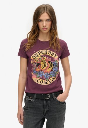 Superdry & Co TATTOO RHINESTONE - Camiseta estampada - fig purple