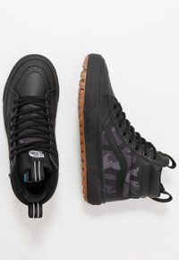 Vans Vysoké tenisky - black