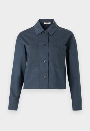 Donkerblauw cropped shirt van gestructureerde stof, met een puntige kraag, twee borstzakken en knoopsluiting.