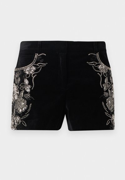 Svarte velourshorts med blomstrete metalliske detaljer på lommene. Har en strukturert passform og en jevn tekstur med et polert utseende.