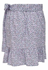 Jupe à motif floral en tissu violet clair avec un ourlet à volants, des plis et un détail de taille nouée. Présente de petits accents noirs et bleu sarcelle.