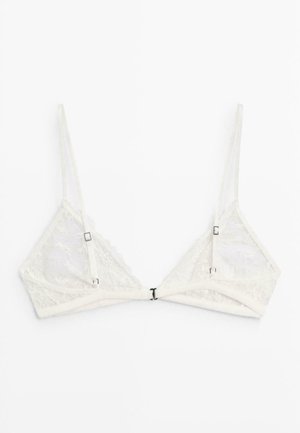 Weißes Spitzen-Bralette mit verstellbaren dünnen Trägern und vorderem Hakenverschluss, flach auf weißem Hintergrund liegend.