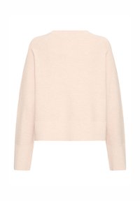 Pulover roz deschis, scurtat, cu mâneci lungi. Textură moale și detalii riburate la tiv și la mâneci, cu decolteu rotund.