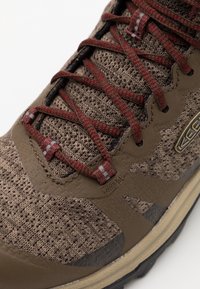 Keen Trekingové boty - brown