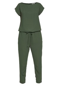 Combinaison courte à manches courtes de couleur vert olive avec haut ample, taille à cordon et pantalons fuselés, présentée sur un fond blanc.