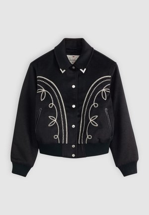 Schwarze Jacke mit silberner floraler Stickerei, Knopfverschluss, Kragen und gerippten Bündchen, ausgestattet mit seitlichen Taschen und dekorativen Hardware-Akzenten.