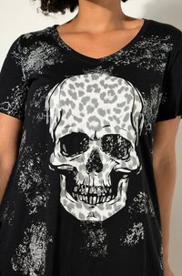 Angel of Style LEO TOTENKOPF V AUSSCHNITT HALBARM - Triko s potiskem - black