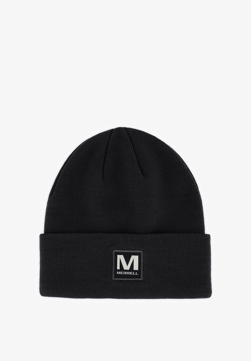 Gorro negro de punto con puño doblado y una etiqueta cuadrada que muestra una letra M blanca y el nombre de la marca Merrell.