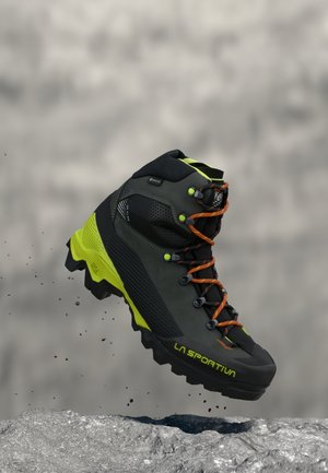 La Sportiva AEQUILIBRIUM LT GTX - Zapatillas de senderismo - carbon/lime punch