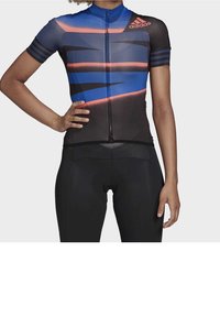 Krátký rukáv cyklistický dres v černé barvě s modrým a růžovým pruhovaným vzorem, s předním zipem a logem Adidas na rameni.