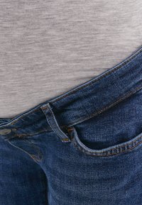 MAMALICIOUS MLDEX DAD FIT - Calças de ganga de corte relaxado - medium blue denim
