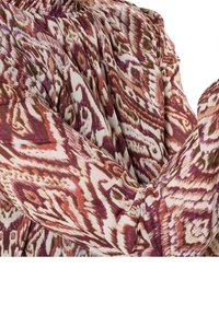 Vêtement à manches longues en tissu léger présentant un motif abstrait coloré avec des teintes de violet, rose et beige, col froncé.
