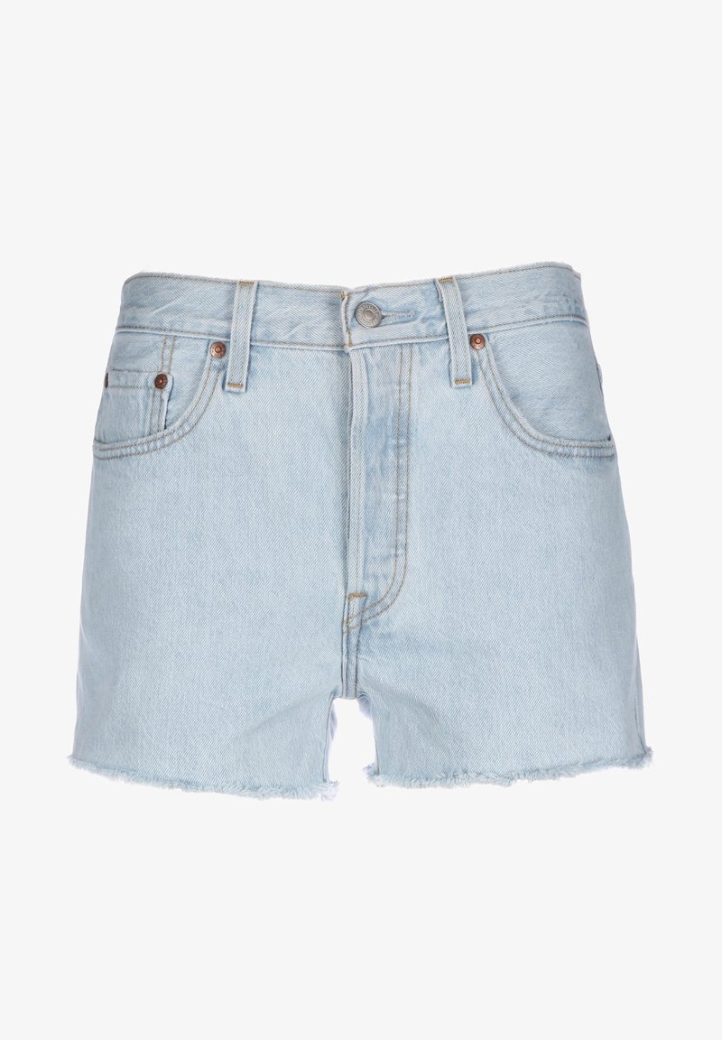Shorts en denim bleu clair avec ourlets effilochés, fermeture avant à boutons, passants pour ceinture et deux poches avant.