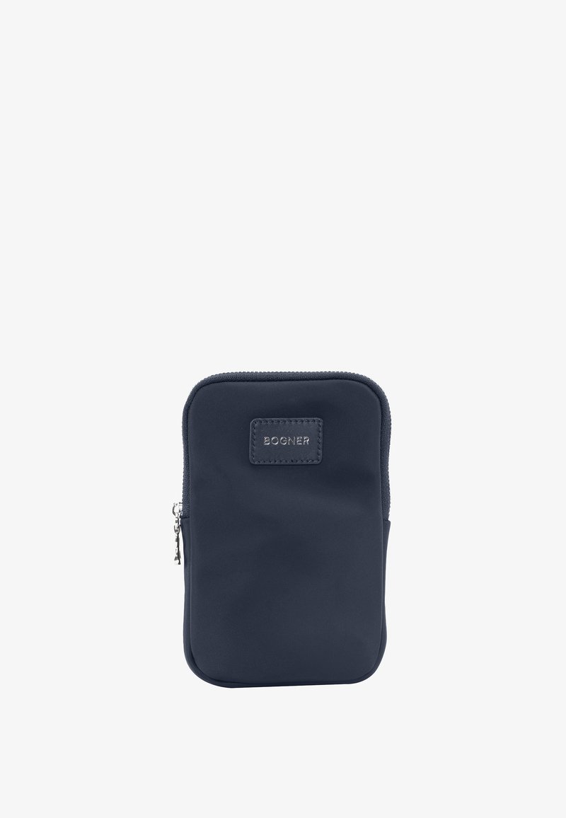 Temna torbica z zadrgo, izdelana iz trpežnega materiala, z pravokotno obliko, logotipom in gladko teksturo.