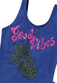 Marinfärgad baddräkt med rosa texten "Good Vibes" och en grön pärlprydnad i form av en ananas. Har en rundad urringning och breda axelband för stöd.