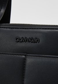Calvin Klein ESSENTIAL LAPTOP BAG - Geantă laptop - black