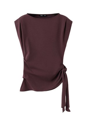 Top marron foncé sans manches avec un col rond et un détail noué sur le côté à la hanche droite.
