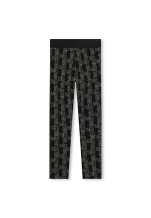 Zwarte leggings met een herhaald wit grafisch tekstpatroon. De tailleband is glad, en de stof lijkt rekbaar en zacht te zijn.