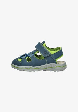 Sandal de punta cerrada en azul y verde con tira de velcro, lados perforados y suela de goma texturizada. Costuras reforzadas en los bordes.