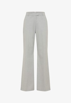 Pantaloni grigio chiaro a gamba larga realizzati in un tessuto strutturato con vita piatta e una sottile piega lungo le gambe.
