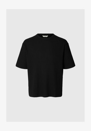 Must mustriline lühikeste varrukatega soonikuga T-särk, millel on ümara kaelusega ja lahtine lõige, esitatud tavalise helehall taustal.