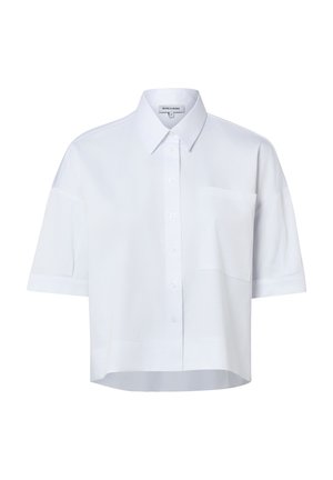 Weißes Hemd mit kurzen Ärmeln, Knopfleiste, spitzem Kragen und einer Brusttasche, vor einem einfarbigen Hintergrund präsentiert.