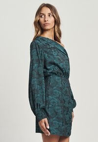 TUSSAH NYLAH - Denné šaty - emerald jacquard