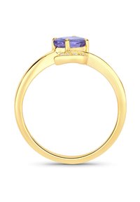 Gouden ring met een ovale tanzanietsteen in een zes-poots zetting, met kleine heldere accenten op de band. Glad, gepolijst afwerking.