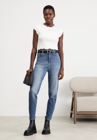 Tommy Jeans SMOCK - Paprasti marškinėliai - white