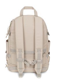 Zaino beige con schienale imbottito e spallacci regolabili, dotato di scomparti con zip e tasche laterali. Tessuto resistente con cuciture rinforzate.