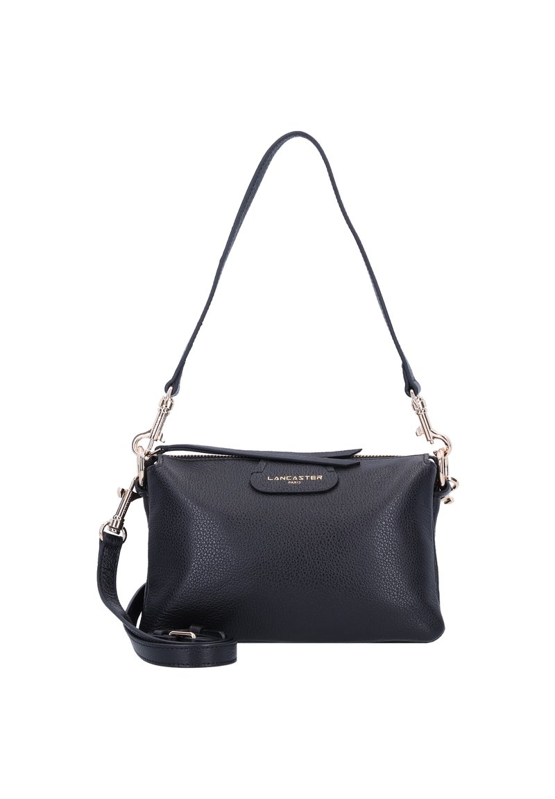 Borsa a spalla in pelle nera con finitura texture, dotata di chiusura con zip, piccolo logo dorato, tracolla rimovibile e hardware in argento lucido.