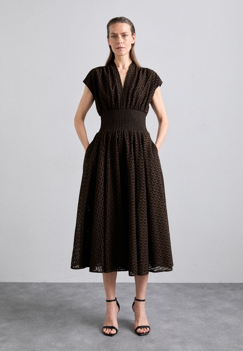 tory burch brown dress EMBROIDERED - Day dress - dark cacao/dark Размер:40 Men's Dark Brown Casual formal evening Dress Midi dress it makes a polished