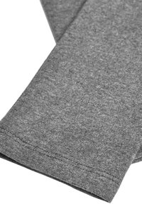Graue Baumwollleggings mit weichem Textil, die über ein schlichtes Design und sichtbare Nähte am Saum verfügen.