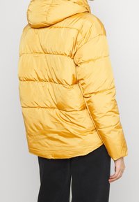 Vero Moda Vinterjacka - yellow