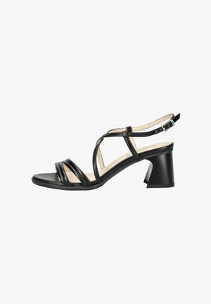 Sandale noire à lanières ouvertes au bout avec talon bloc et boucle ajustable à la cheville, vue de côté sur fond blanc.