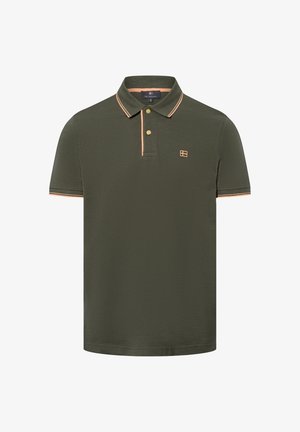 Dunkelgrünes Poloshirt aus strukturiertem Stoff, mit orangefarbenen Streifenakzenten am Kragen und an den Ärmeln sowie einer Zwei-Knopf-Leiste.