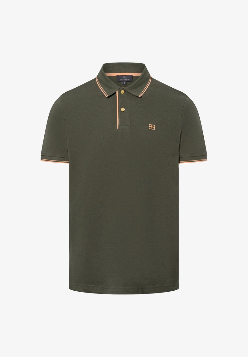 Ciemnozielona koszulka polo wykonana z fakturowanej tkaniny, z pomarańczowymi paskowanymi akcentami na kołnierzyku i rękawach oraz z zapięciem na dwa guziki.