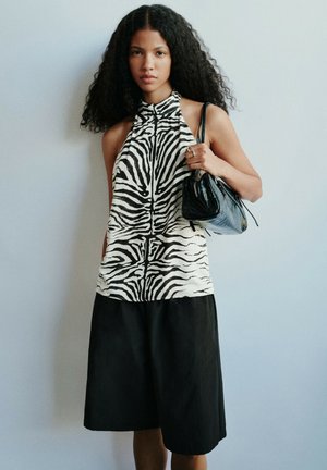 PULL&BEAR, CROCODILE EFFECT TEXTURE - SHOULDER BAG - Sac à main - black