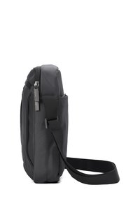 Borsa a tracolla nera realizzata in materiale testurizzato, dotata di chiusura con zip, tracolla regolabile e design pulito e angolare.