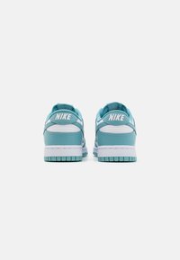 Nike Sportswear DUNK LOW RETRO - Sapatilhas - white/denim turquoise
