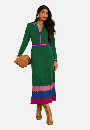 PETITE FIT - NOTCH NECK MIDI - Strickkleid - green