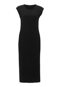 Zwarte geribbelde gebreide jurk met kapmouwen, lange silhouet, ronde halslijn en gedetailleerde textuurstof. Heeft een rechte zoom.