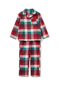 Conjunto de pijama de franela de cuadros rojos y verdes, que incluye una camiseta de manga larga con bolsillo, cierre de botones y pantalones a juego con cinturilla elástica.