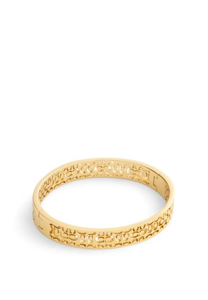 Gouden bangle armband met fijne uitsnijdingen, zachte randen en een gepolijste afwerking. Open ontwerp met een scharnier-sluiting.